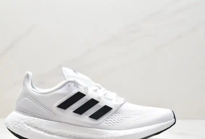 hype Adidas Sneakers