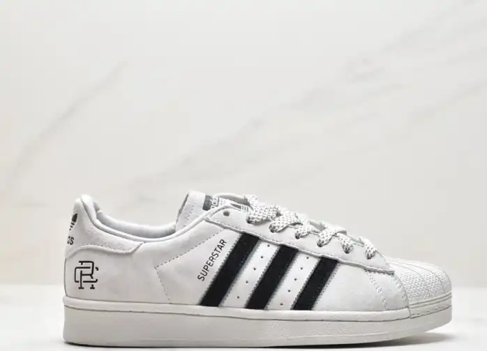 hype Adidas Sneakers