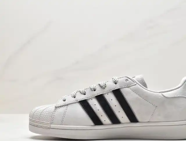 hype Adidas Sneakers