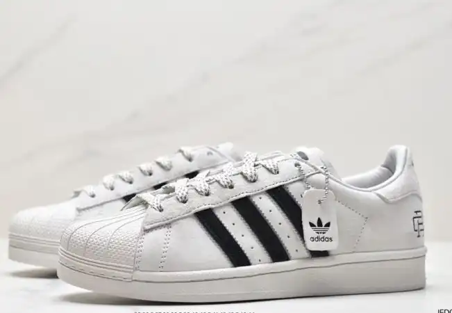 hype Adidas Sneakers