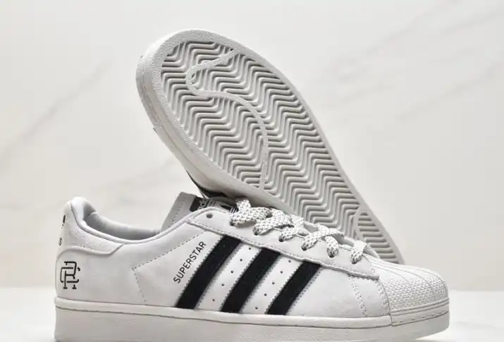 hype Adidas Sneakers