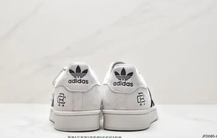 hype Adidas Sneakers