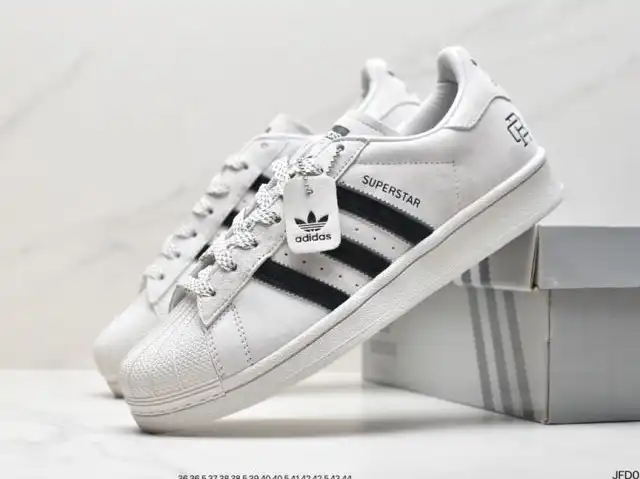 hype Adidas Sneakers