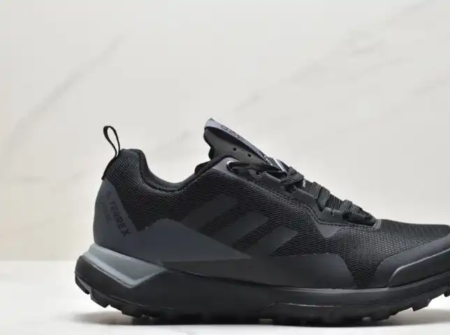 hype Adidas Sneakers