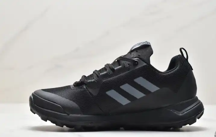 hype Adidas Sneakers