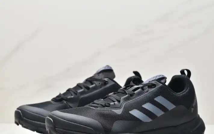 hype Adidas Sneakers