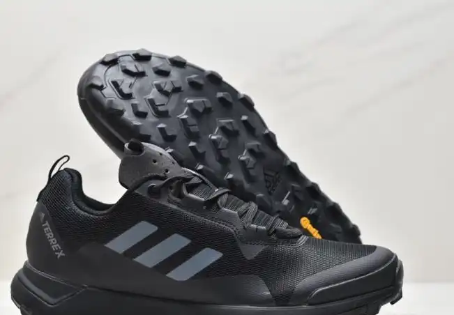 hype Adidas Sneakers