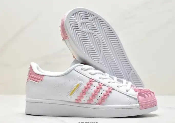 hype Adidas Sneakers