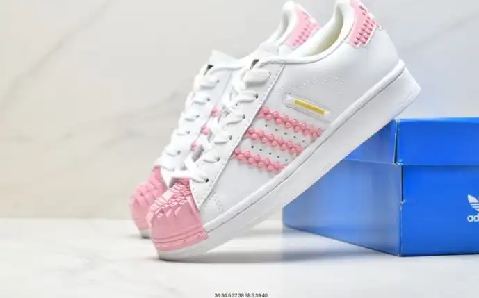 hype Adidas Sneakers