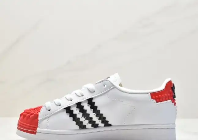 hype Adidas Sneakers