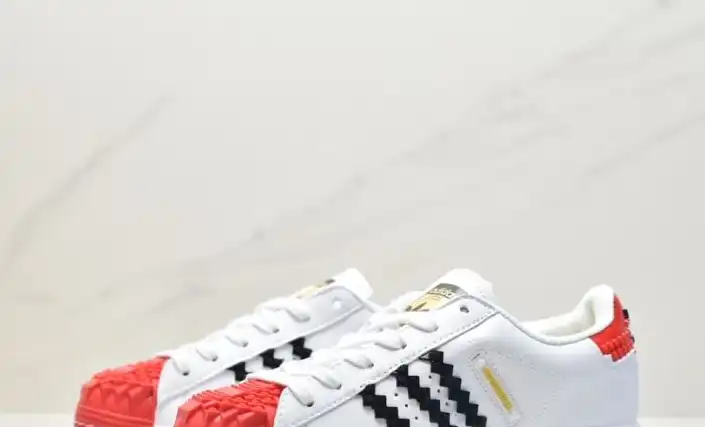 hype Adidas Sneakers