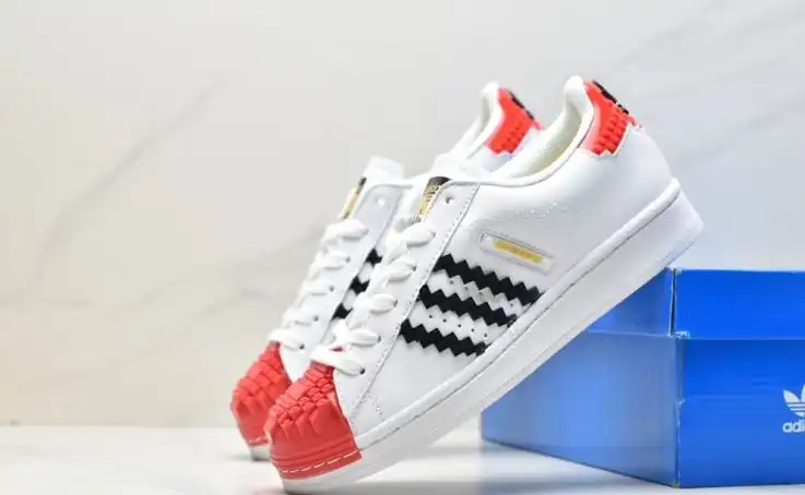 hype Adidas Sneakers