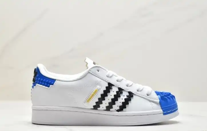 hype Adidas Sneakers