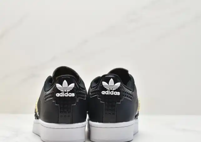 hype Adidas Sneakers