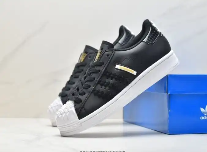 hype Adidas Sneakers