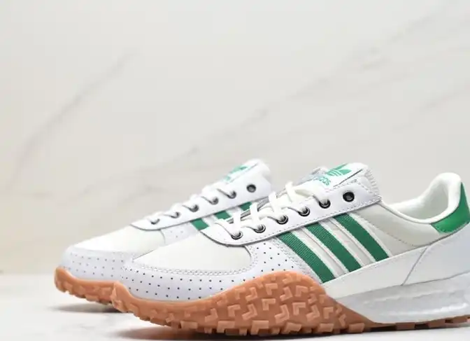 hype Adidas Sneakers