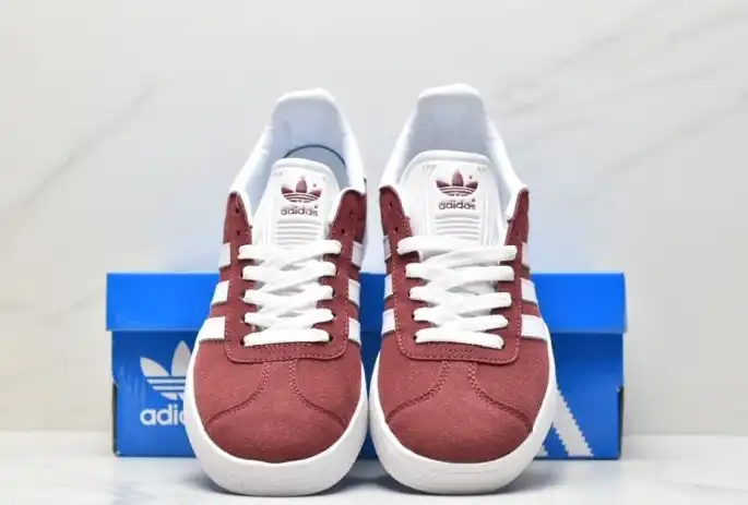 hype Adidas Sneakers