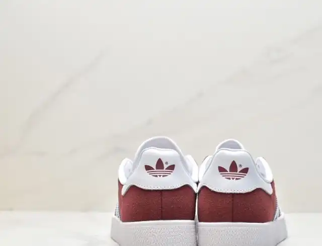 hype Adidas Sneakers