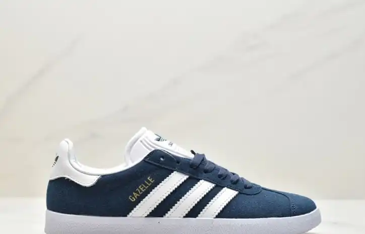 hype Adidas Sneakers