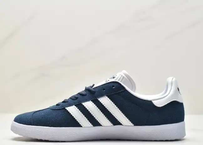 hype Adidas Sneakers