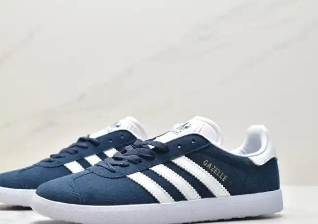 hype Adidas Sneakers