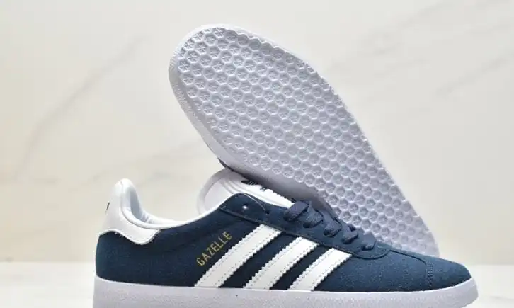 hype Adidas Sneakers