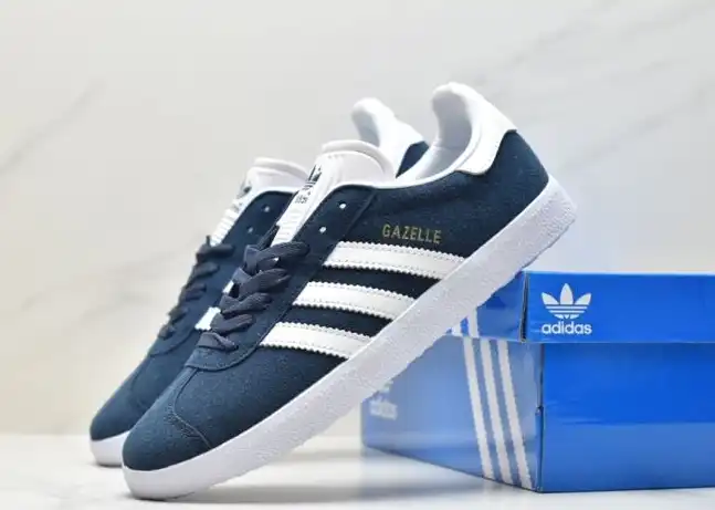 hype Adidas Sneakers