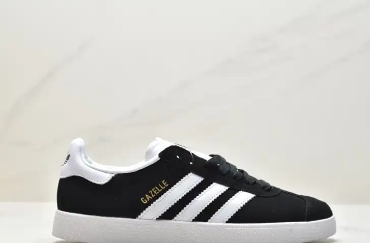 hype Adidas Sneakers