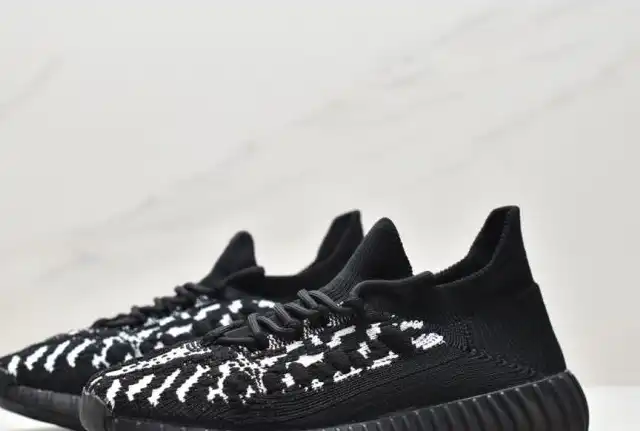 hype Adidas Yeezy Boost