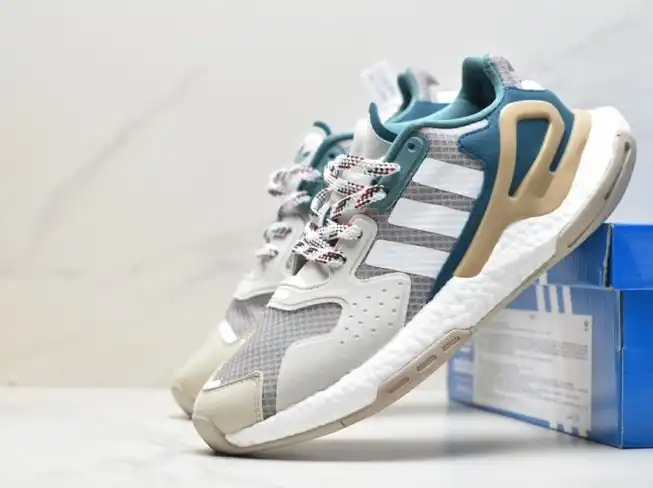 hype Adidas Sneakers