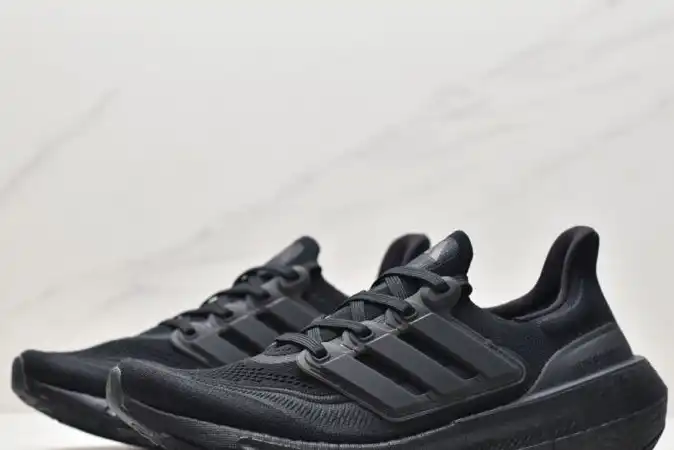 hype Adidas Sneakers