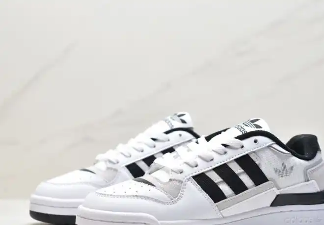 hype Adidas Sneakers