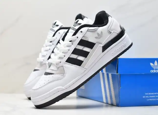 hype Adidas Sneakers