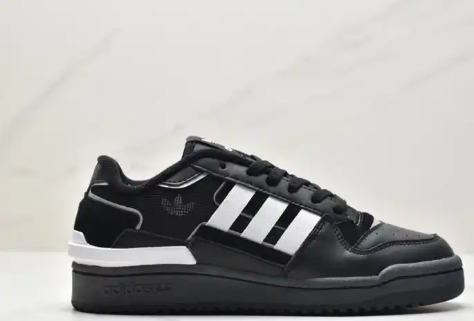 hype Adidas Sneakers