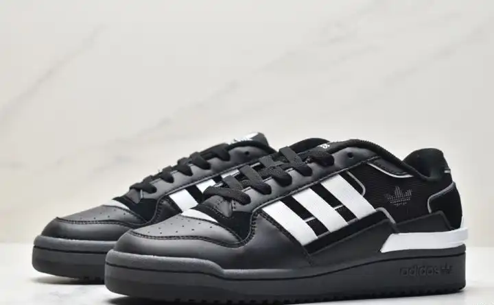 hype Adidas Sneakers