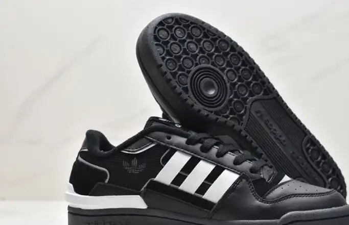 hype Adidas Sneakers