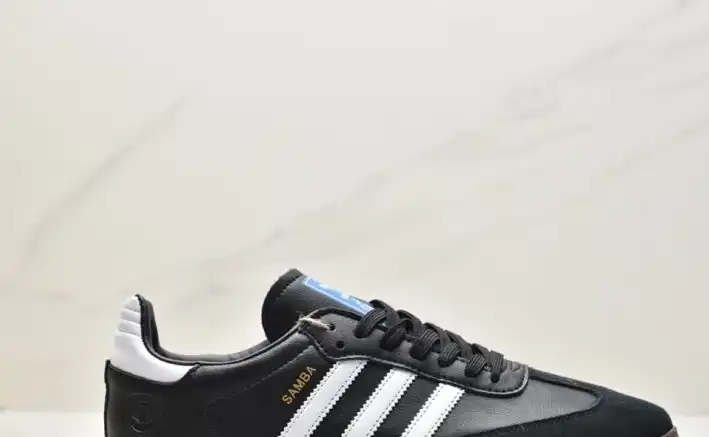 hype Adidas Sneakers