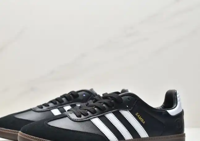 hype Adidas Sneakers