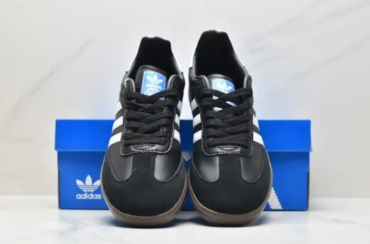 hype Adidas Sneakers