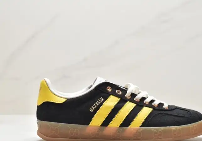 hype Adidas Sneakers