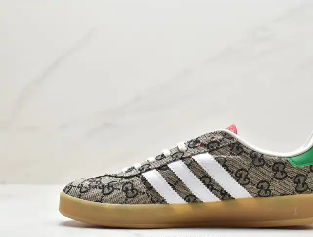 hype Adidas Sneakers