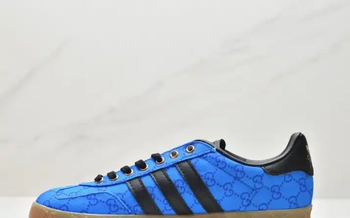 hype Adidas Sneakers