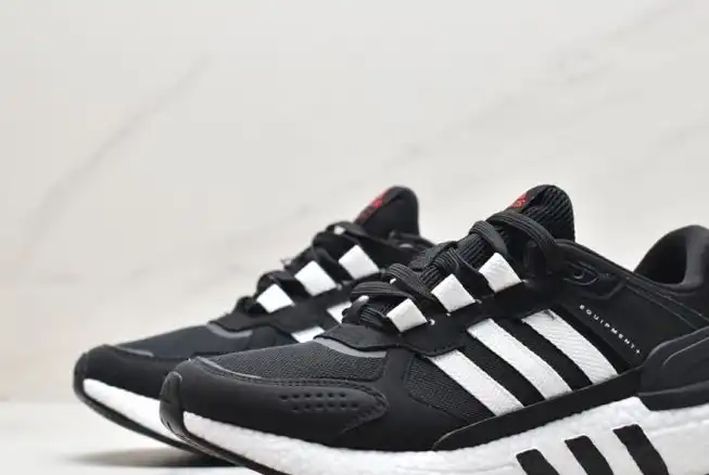 hype Adidas Sneakers