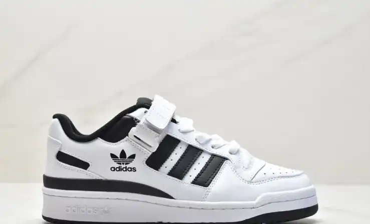 hype Adidas Sneakers