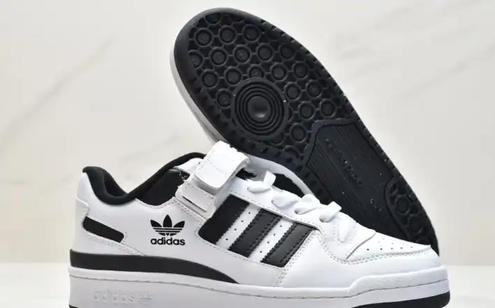 hype Adidas Sneakers