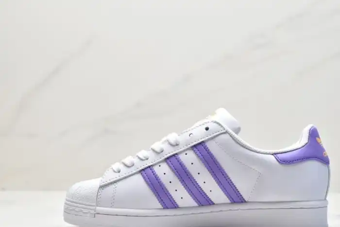 hype Adidas Sneakers