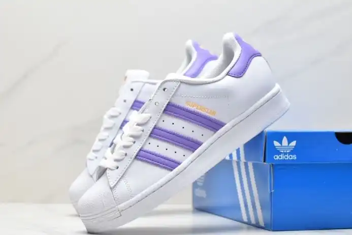 hype Adidas Sneakers