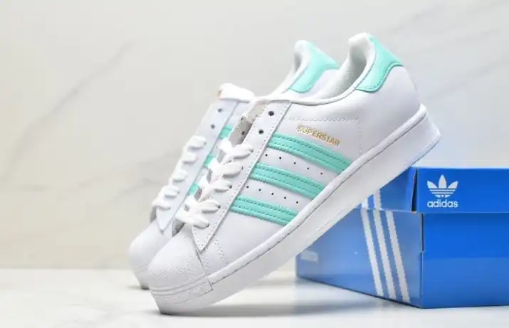 hype Adidas Sneakers