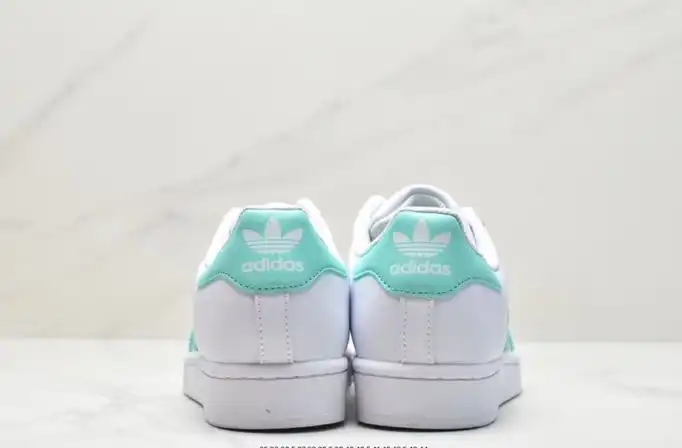 hype Adidas Sneakers