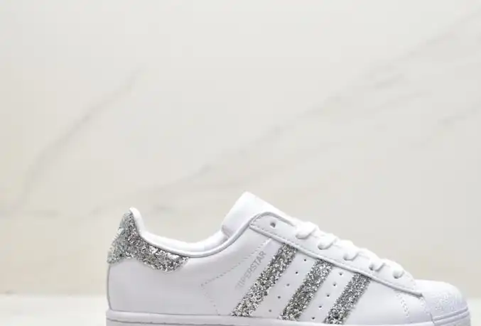 hype Adidas Sneakers